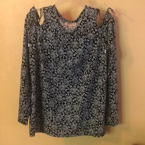 Shirt w/ cut out shoulders. Blue & white